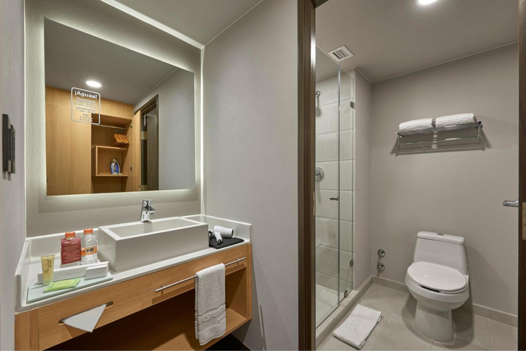 City Express Suites By Marriott Cancun Aeropuerto Alfredo V. Bonfil Exterior foto