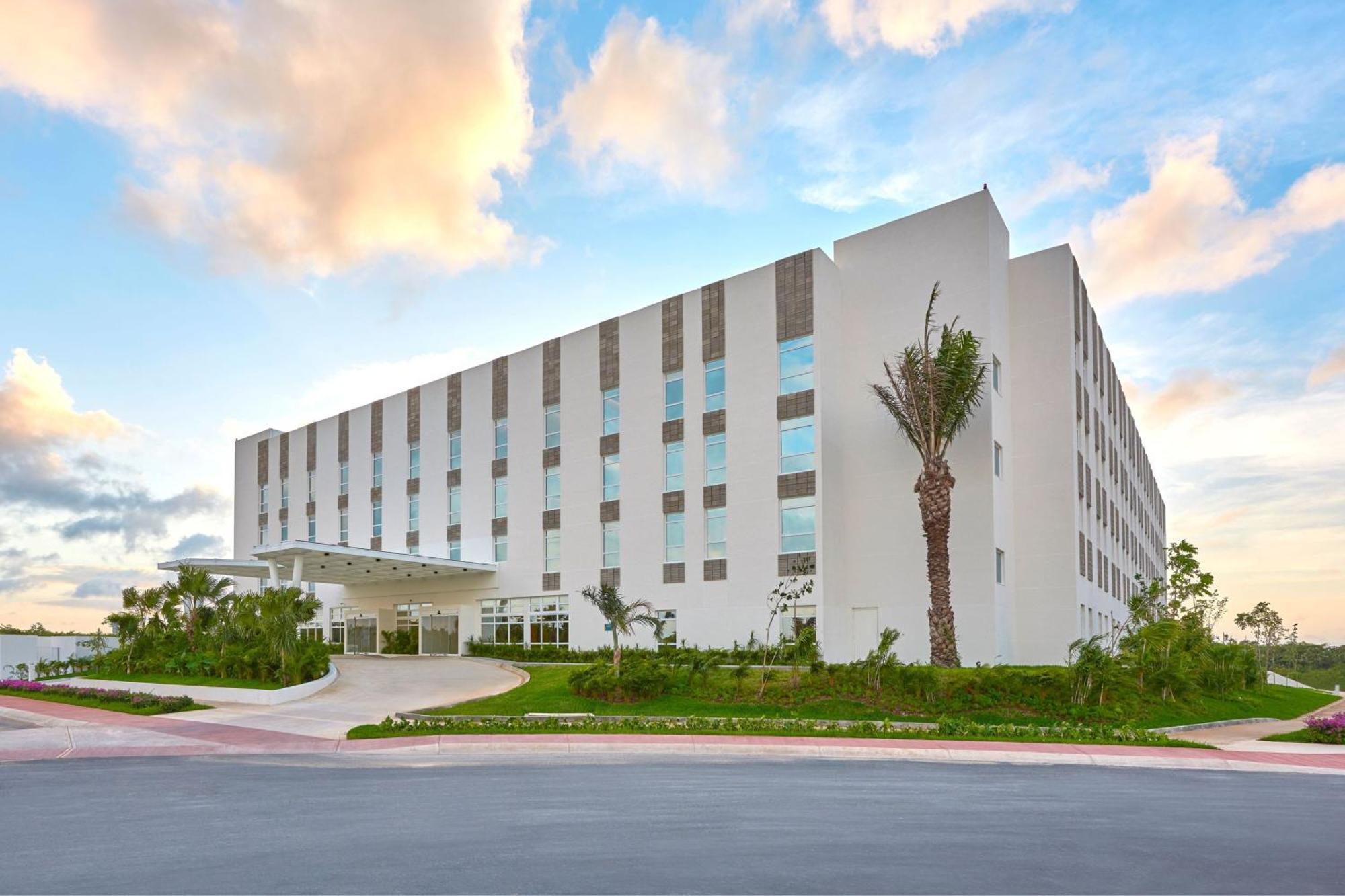 City Express Suites By Marriott Cancun Aeropuerto Alfredo V. Bonfil Exterior foto